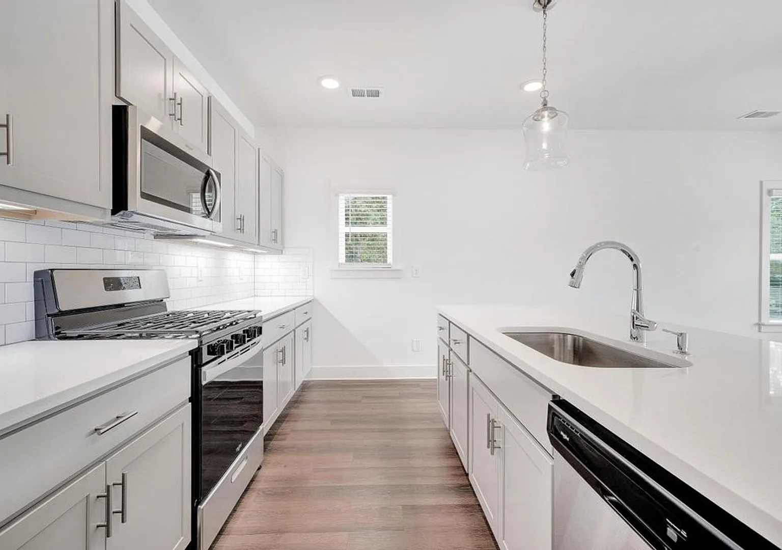 2 Bedroom with Bonus Office! — Photo 4