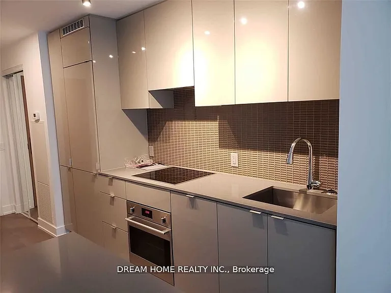 7 Grenville St #810 — Photo 15