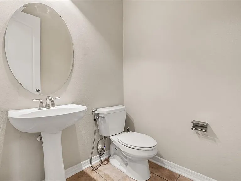 561 Telfair Square Ct — Photo 25