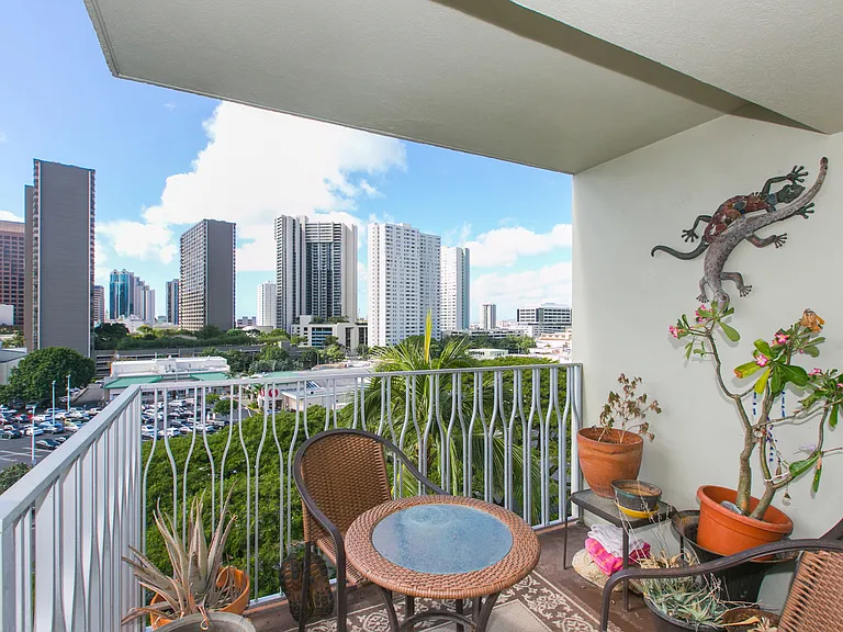 1511 Nuuanu Ave #639 — Photo 7