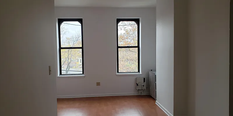 Rented by MCR Realty | media 18