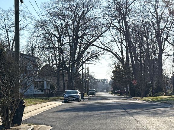 4th image of 301 E Walnut St