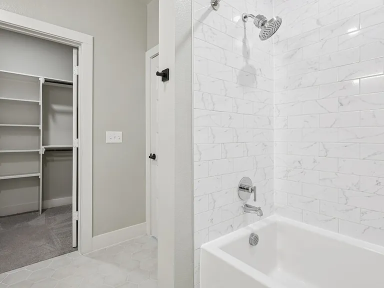 The Huntley — Photo 81