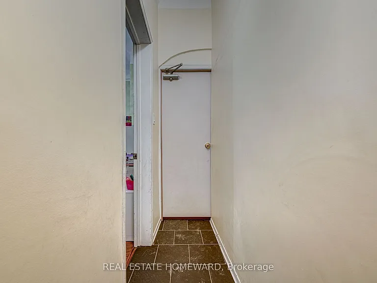 66 Mackenzie Cres #MAIN FL — Photo 6
