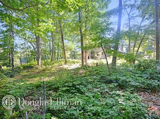 385 North Ln, East Marion, NY 11939
