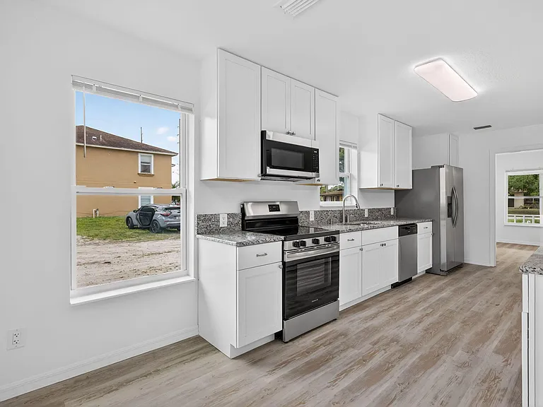 2206 S 34th St — Photo 17