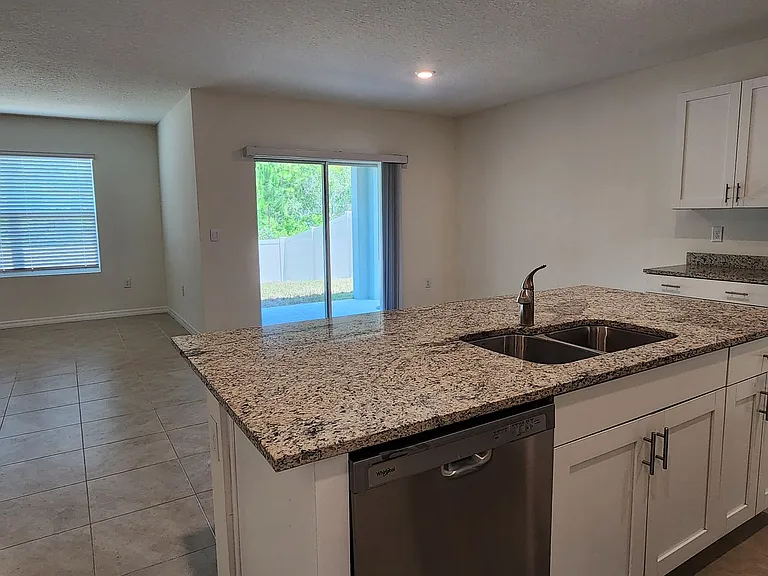 59 Melogold Dr — Photo 10