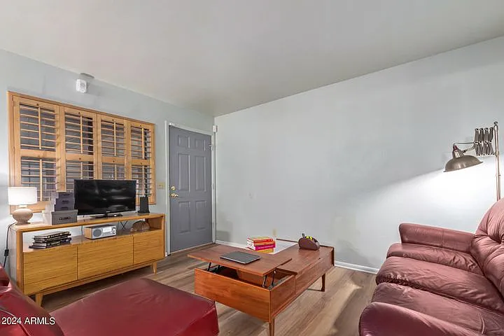 2 bed, 840 sqft, $1,300 — Photo 3