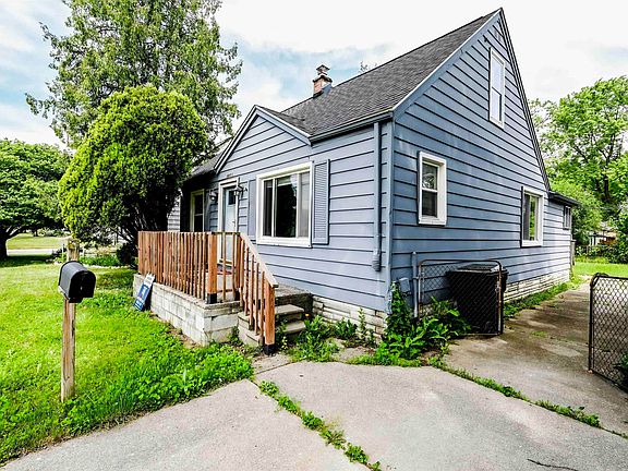 3rd image of 18755 Hazelwood St