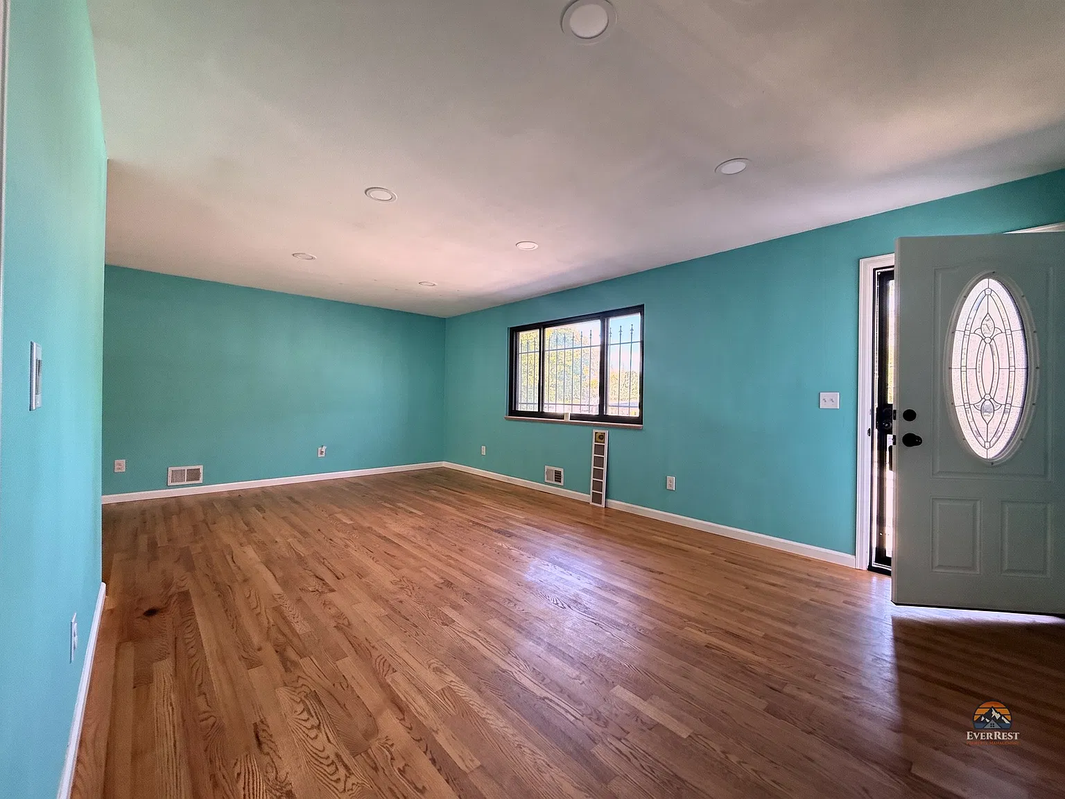 3 bed, 2102 sqft, $3,150 — Photo 4