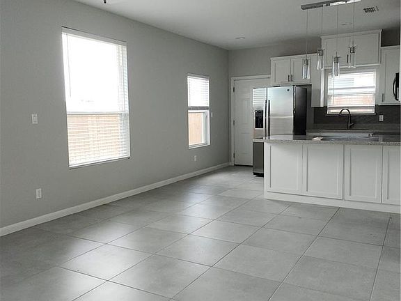2nd image of 912 N Clarence Ave #4