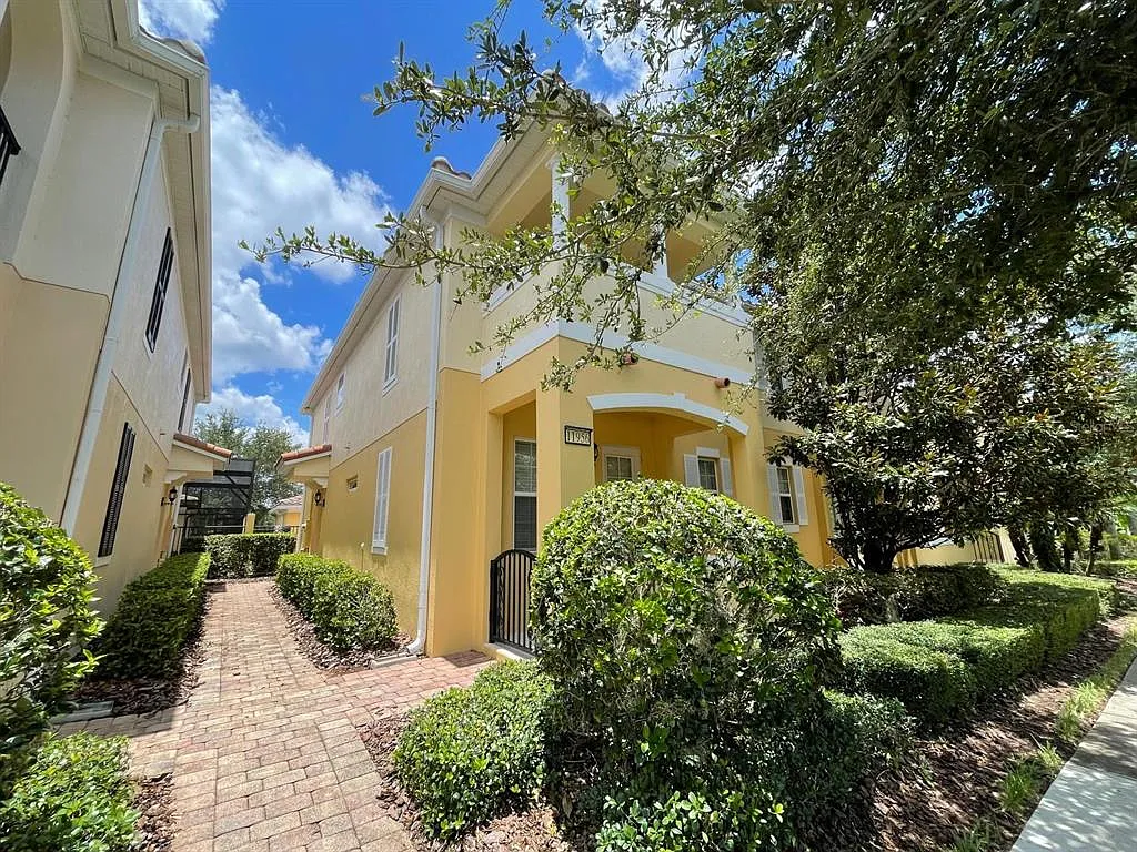 4 bed, 3.0 bath, 1830 sqft, $3,200 — Photo 3