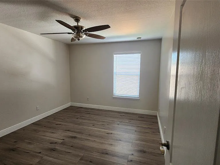 7809 Rex Hill Trl — Photo 12