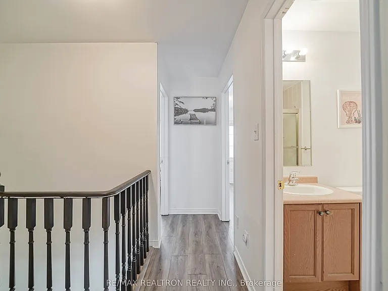 401 Rossland Rd E — Photo 18