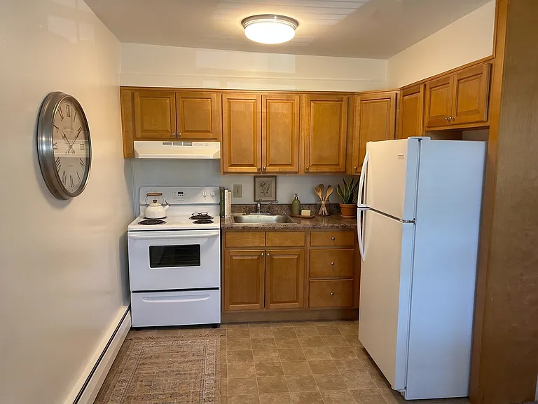 Parkside Manor Apartments — Photo 19