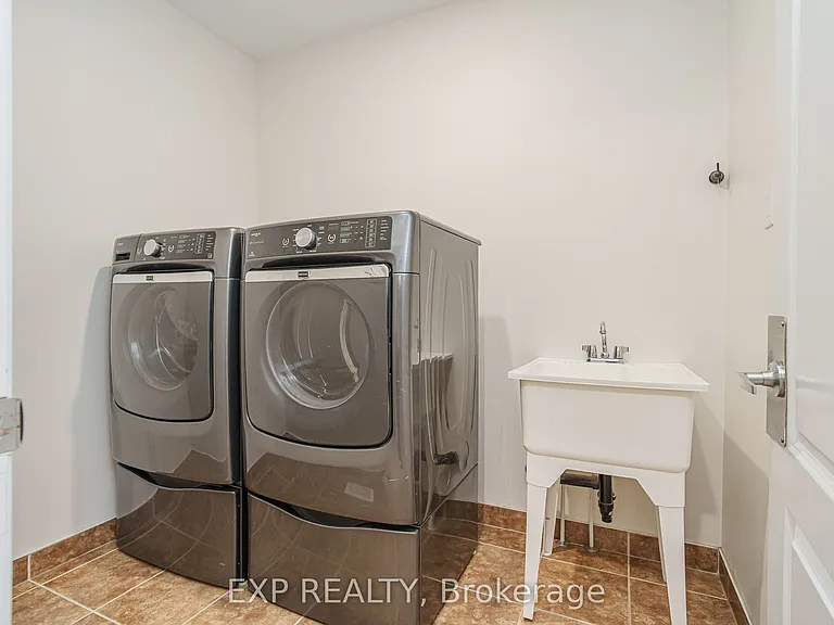 215 Rivertree St — Photo 13