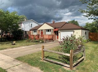 32 4th Ave, Lancaster, NY 14086