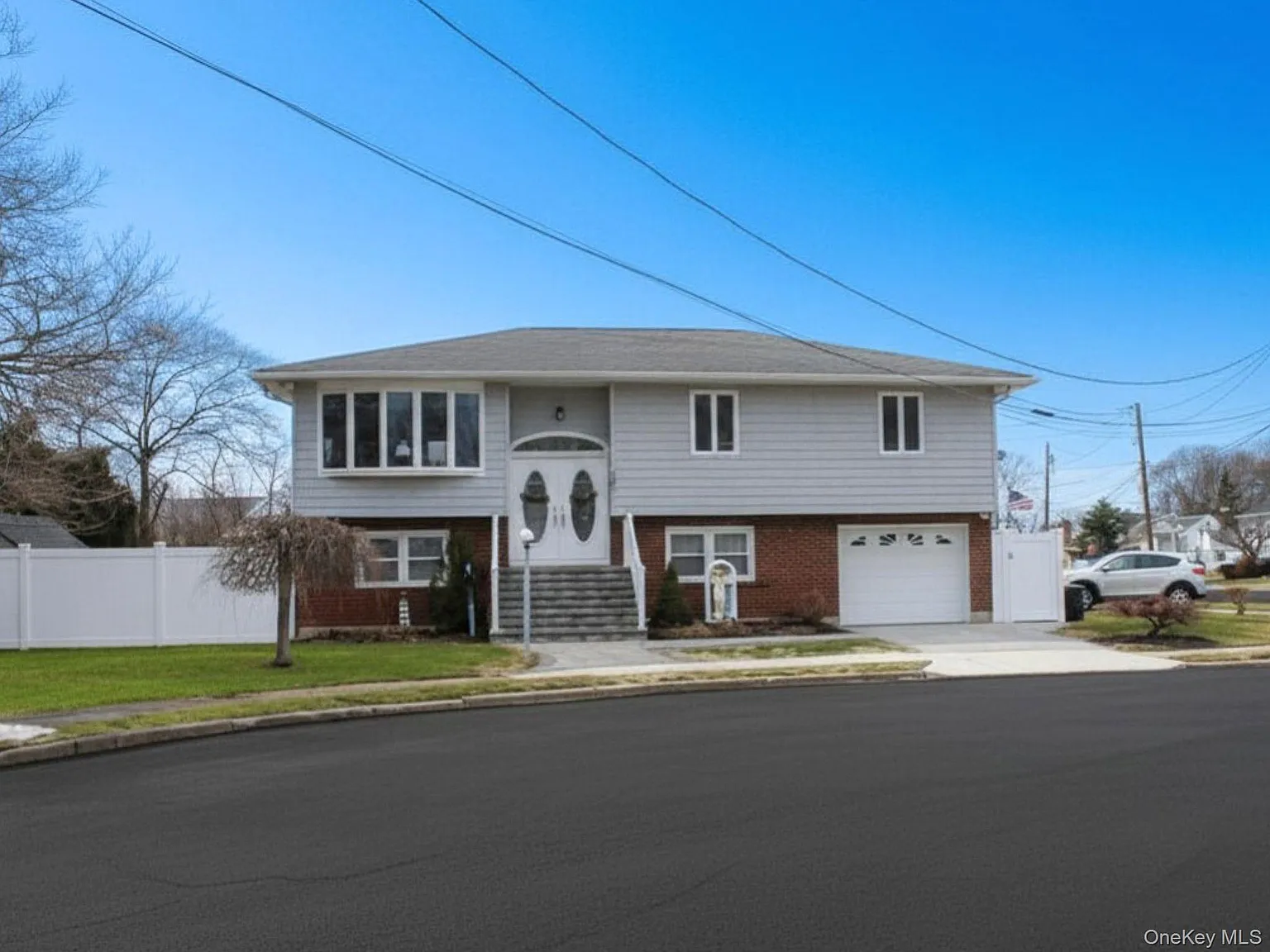 395 N Putnam Avenue photo 1