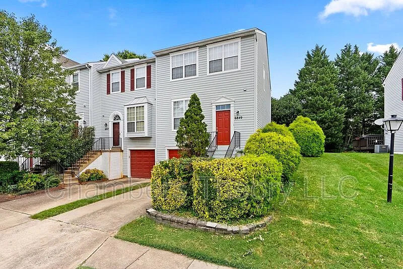 3 bed, 4.0 bath, 1360 sqft, $3,400 — Photo 2