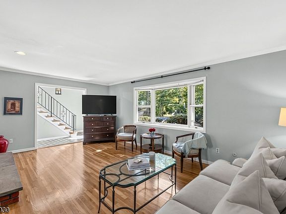 5th image of 39 Lessing Rd