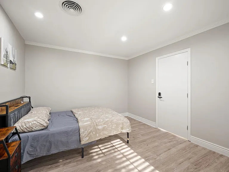 Phoebe Ln — Photo 2