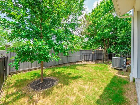 3rd image of 3108 E 51st St #901