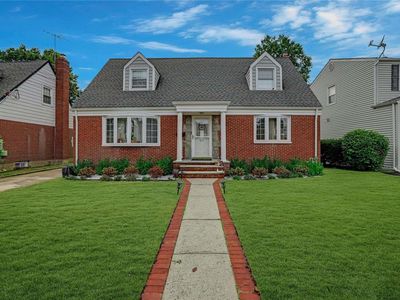 611 S 9th Street, New Hyde Park, NY, 11040