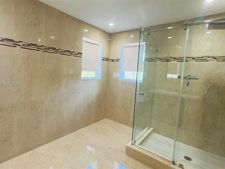 1094 Redwood St #1094 — Photo 38