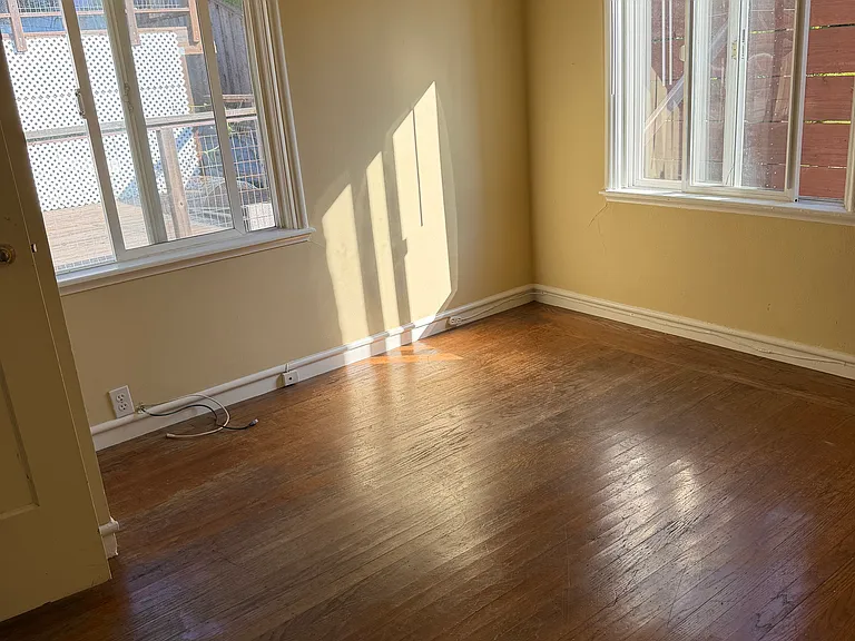 941 Spruce St — Photo 11
