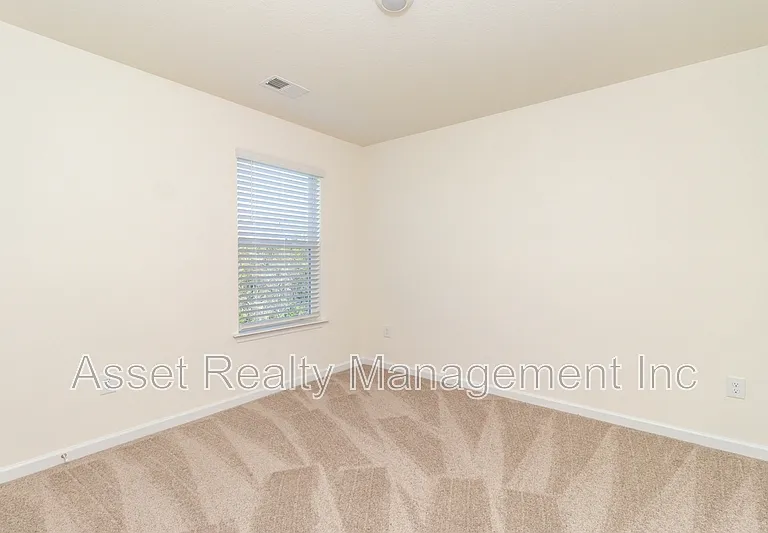 2063 Southwood Cir — Photo 42