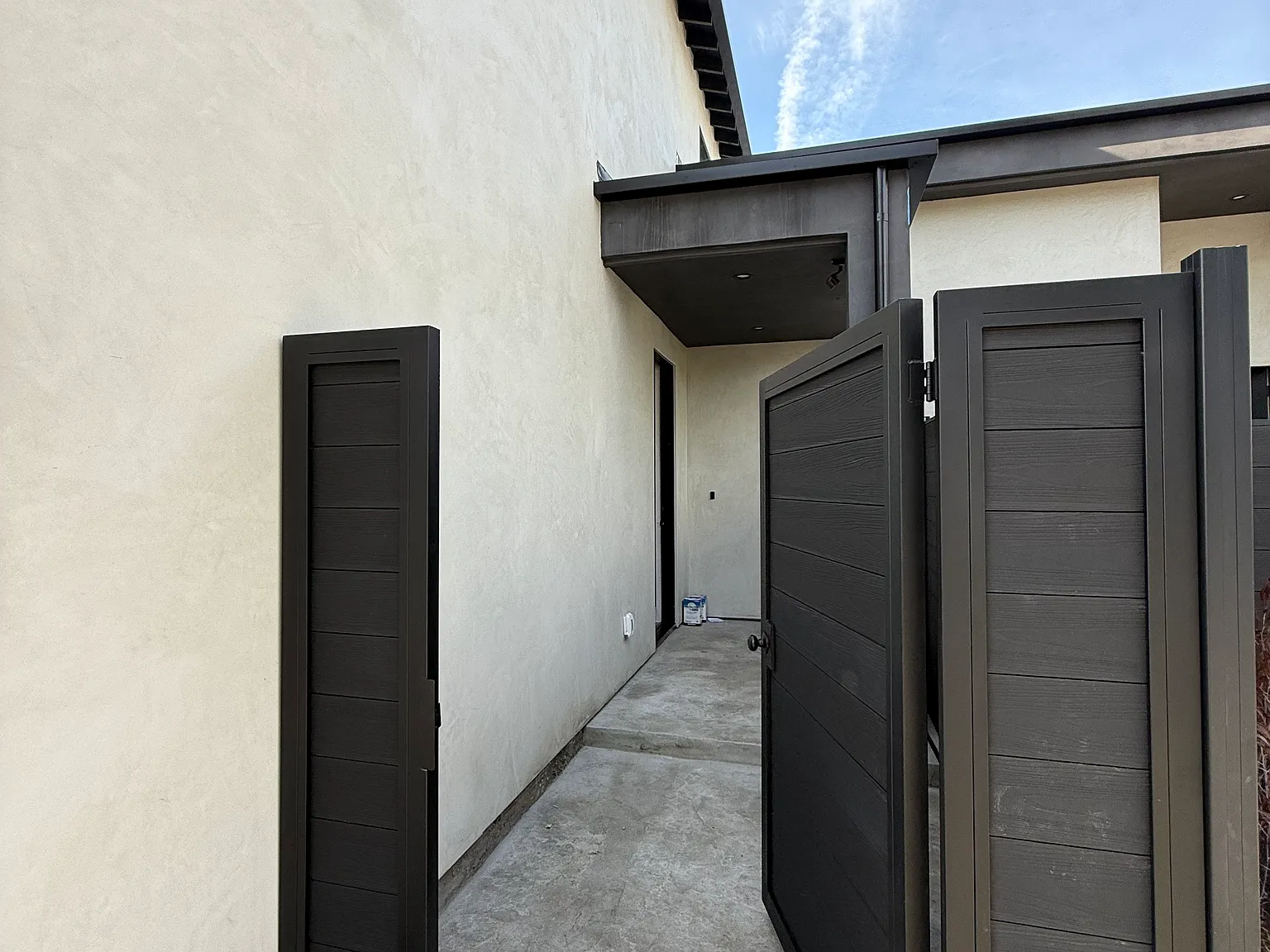 4 bed, 3.5 bath, 2200 sqft, $6,499 — Photo 2