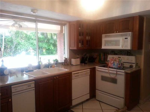 4th image of 15800 Turnberry Dr