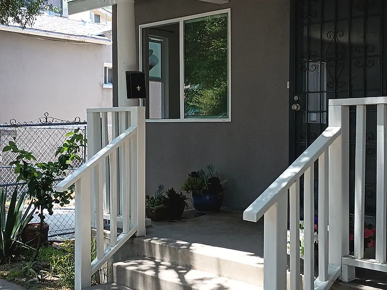 2245 Meadowvale Ave — Photo 2