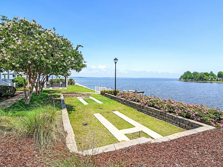 Lakeshore Pointe Apartment Homes — Photo 33