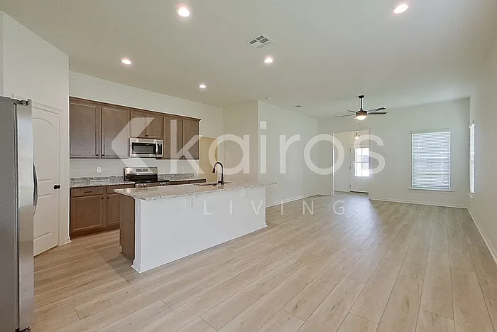 4 bed, 2.0 bath, 1653 sqft, $2,025 — Photo 3