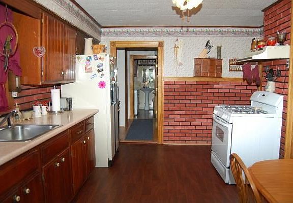 Plenty of cabinets and counter spaec