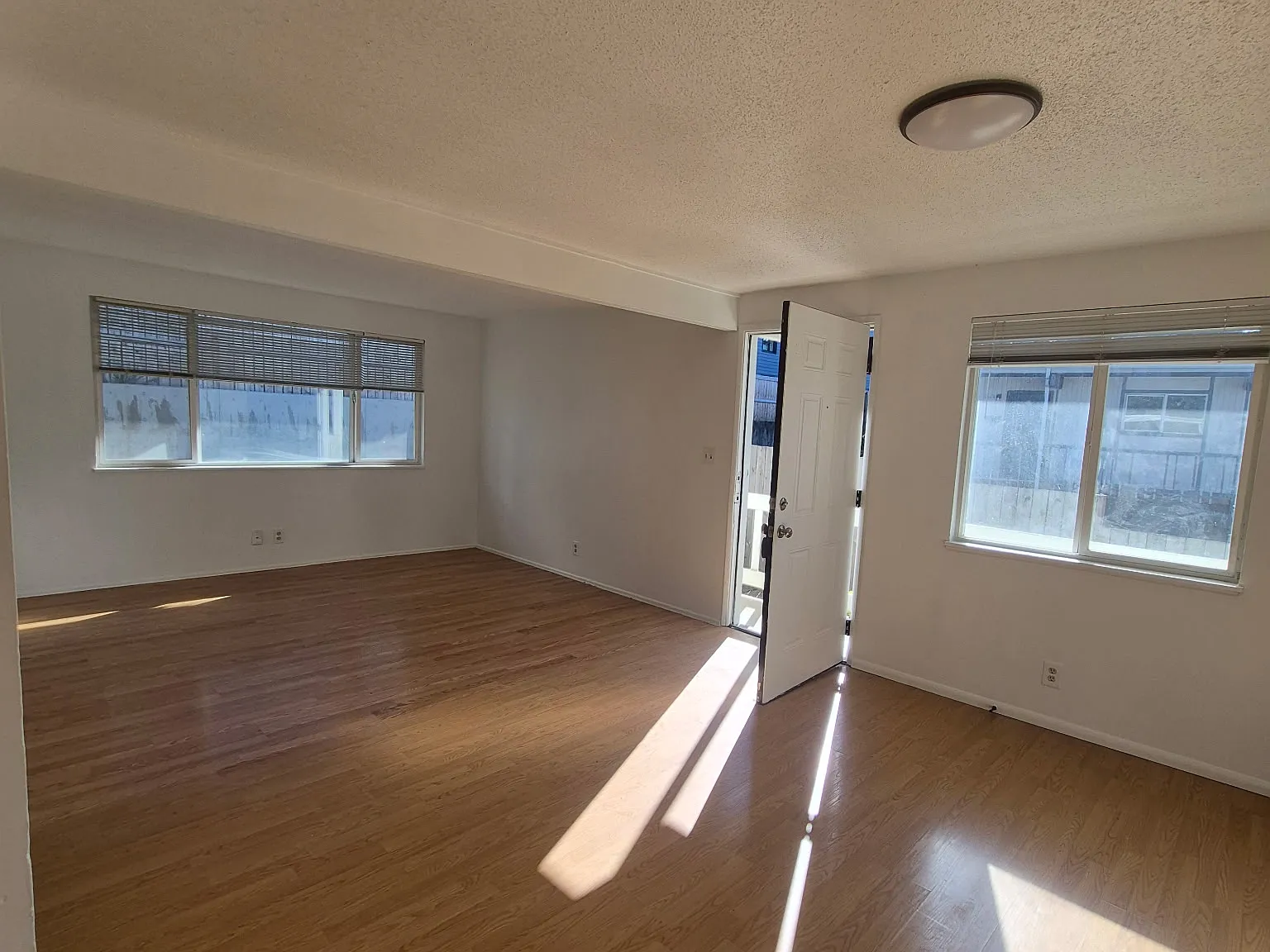 2622 NE Lombard St — Photo 1