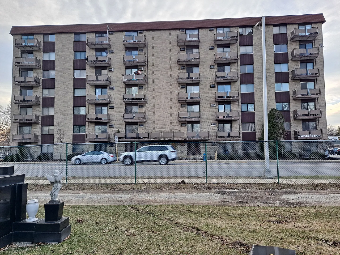 850 Des Plaines Ave APT 202 photo 1