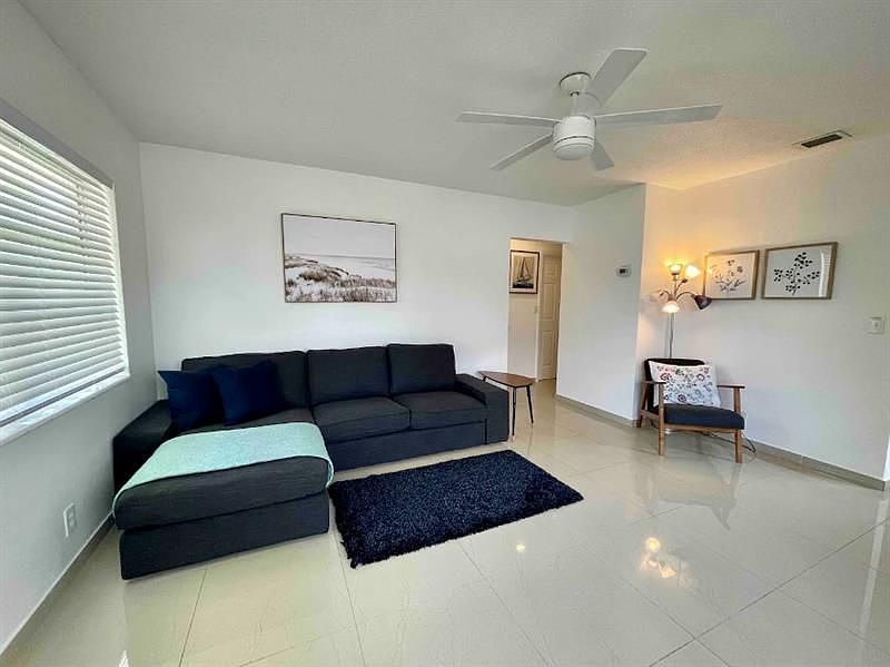 1st image of 29 NE 3rd St