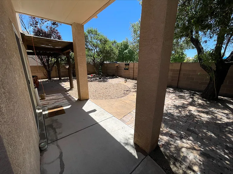 7412 Peregrine Rd NE — Photo 28