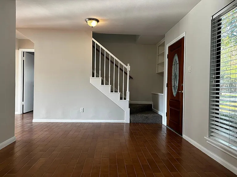 11106 Ellwood St — Photo 8