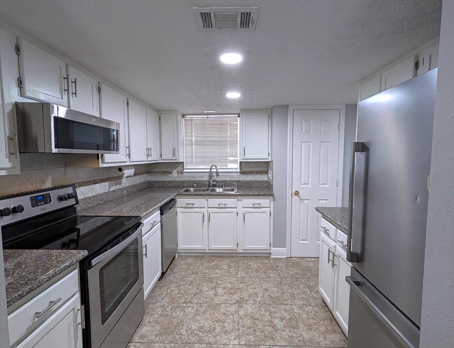 2 bed, 1273 sqft, $1,895 — Photo 4