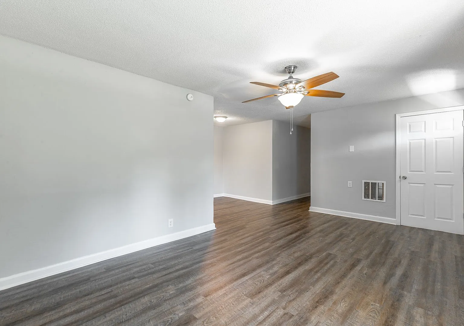 Comfortable Living at 112 Van Cleve Street — Photo 4