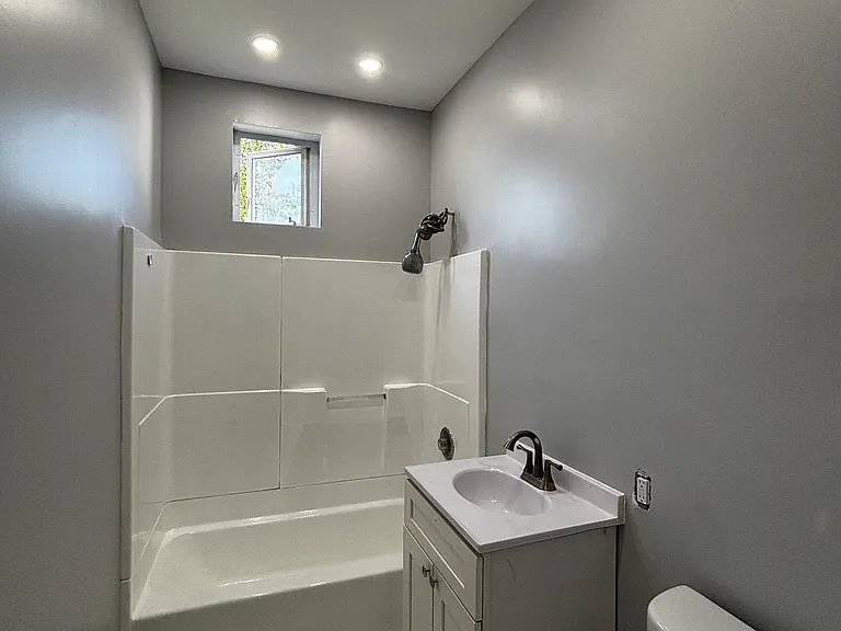 408 35th St #1 — Photo 11