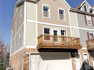 1100 Redstone Ln, Pleasant Hill, IA 50327