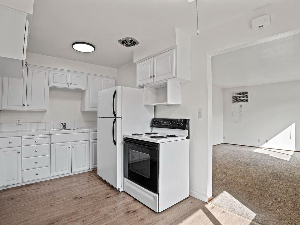 1st image of 1162 W Cir