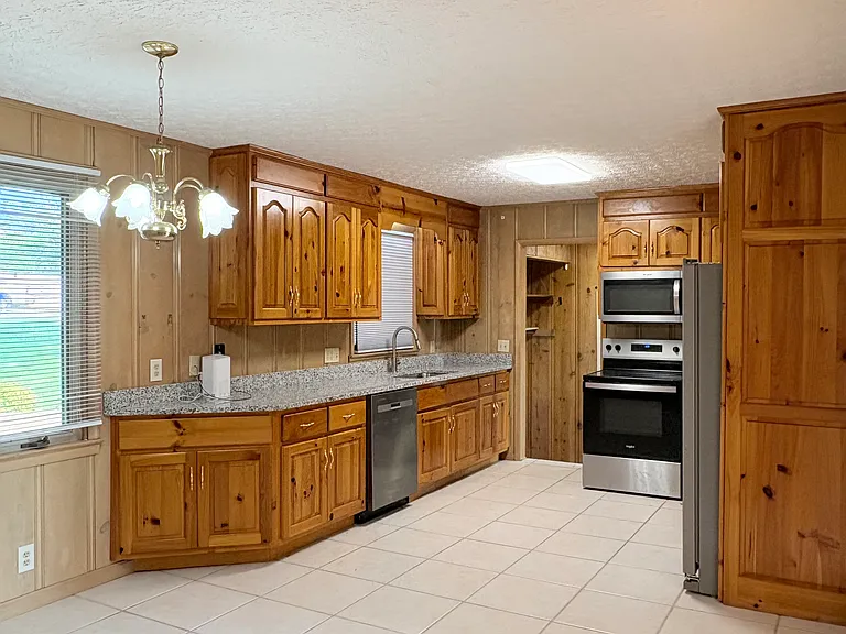619 Lynnwood Way — Photo 6