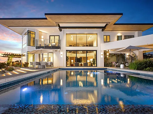 5416 Candlelight Dr, La Jolla, CA 92037
