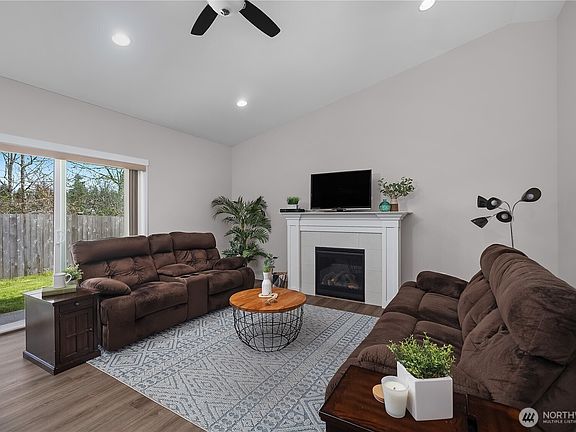 3rd image of 903 Cody Street SE