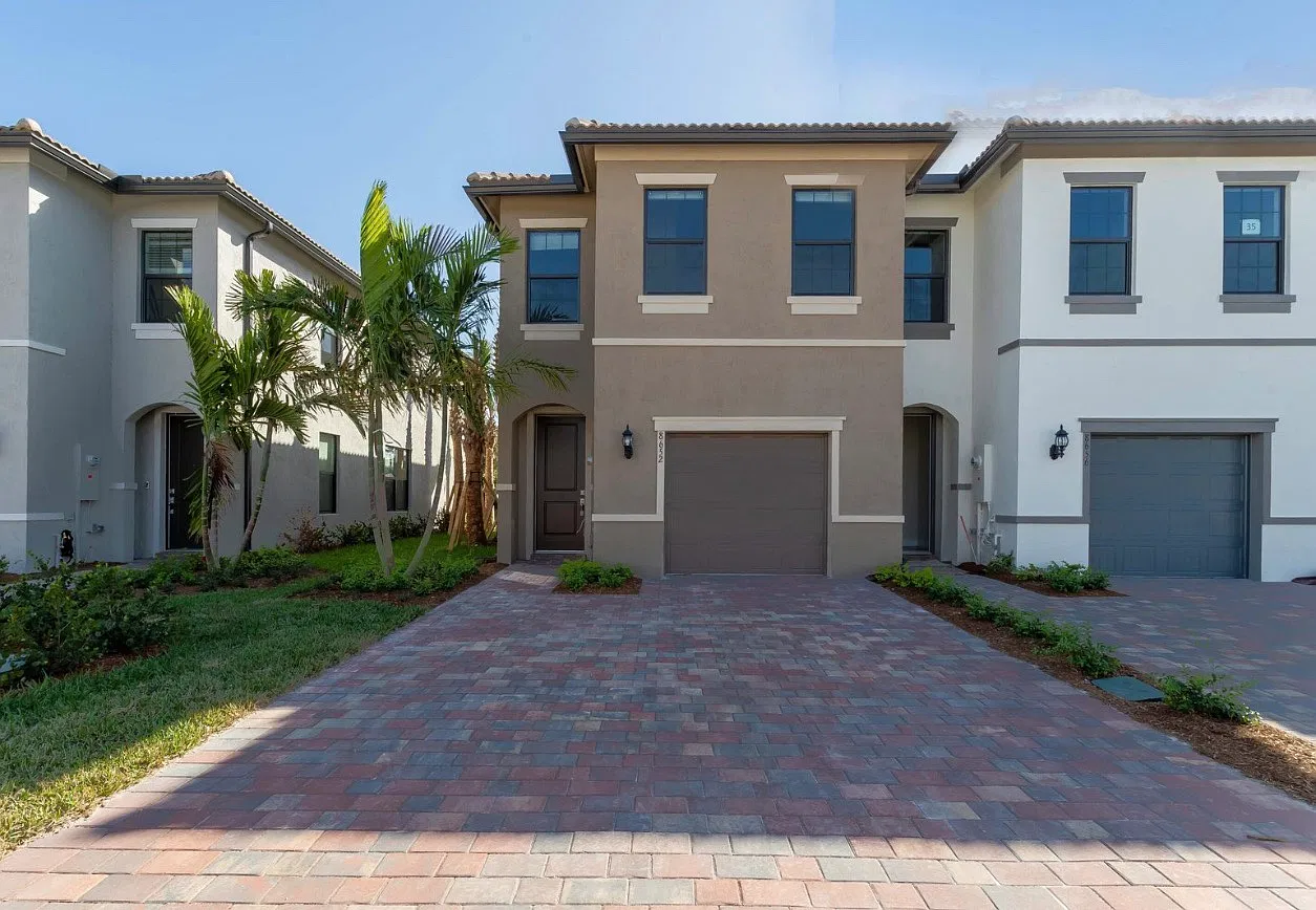 3 bed, 2.5 bath, 1826 sqft, $3,400 — Photo 1